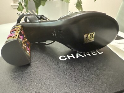 シャネルレザーヒール Chanel Vintage Black Patent & Leather Pointed Toe Lace Up