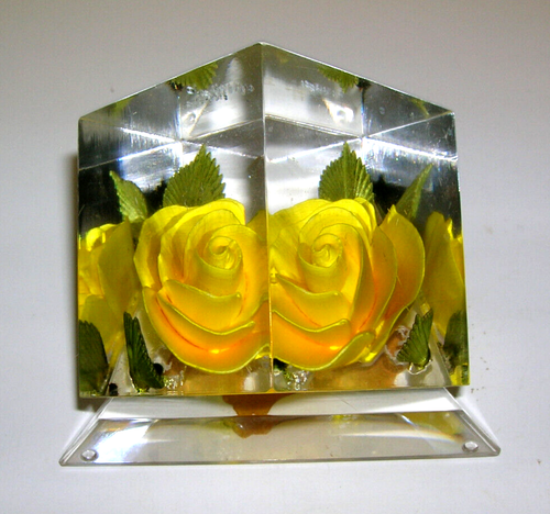 Paperweight Figurine Sealed Yellow Rose in Acrylic Cube Triangle Base ~ Bircraft - Picture 2 of 4