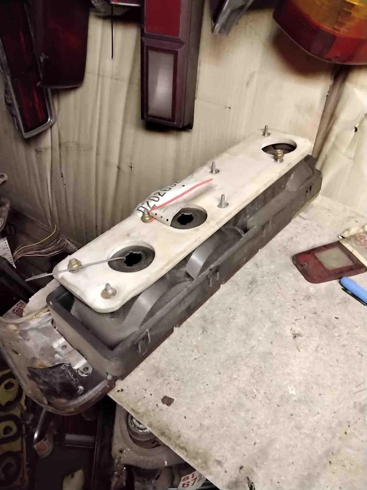 86 87 88 DODGE 600 Tail Light Assembly Right - Image 3 of 3