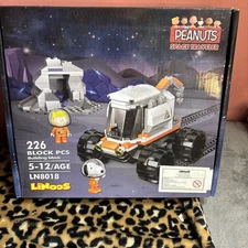 LiNoos Peanuts Snoopy Space Traveler Rover Block Set LN8018 Peanuts Astronaut 