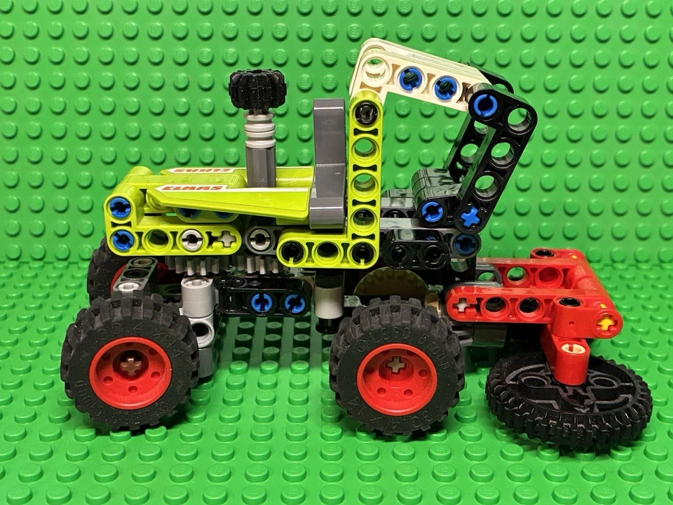 LEGO Technic 42102 Mini CLAAS XERION, photo 4 of 5