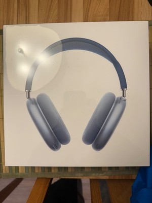 Apple AirPods Max - Sky  Blue - MGYL3AM/A    Barely used