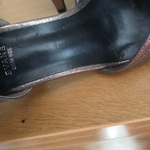EVANS Gold Shoes Size 4EEE New With Labels - Picture 8 of 9