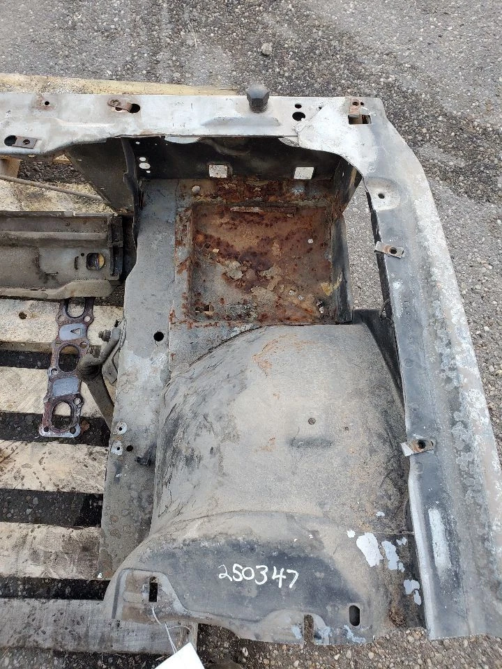 1982 年雪佛兰科迈罗 Z28 原始设备制造商散热器芯支撑 5.0L — 第 3/4 张图片