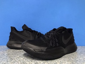 kyrie low triple black