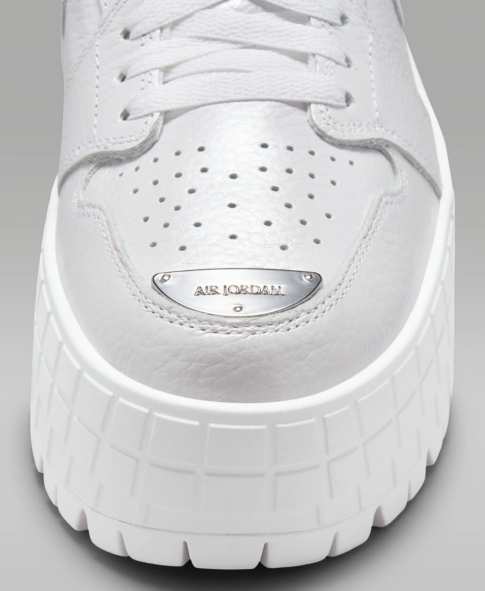 【NIKE】AIR JORDAN 1 BROOKLYN LOW llic Silver Jordan 1 Brooklyn Metallic Silver Neutral Grey (Women's