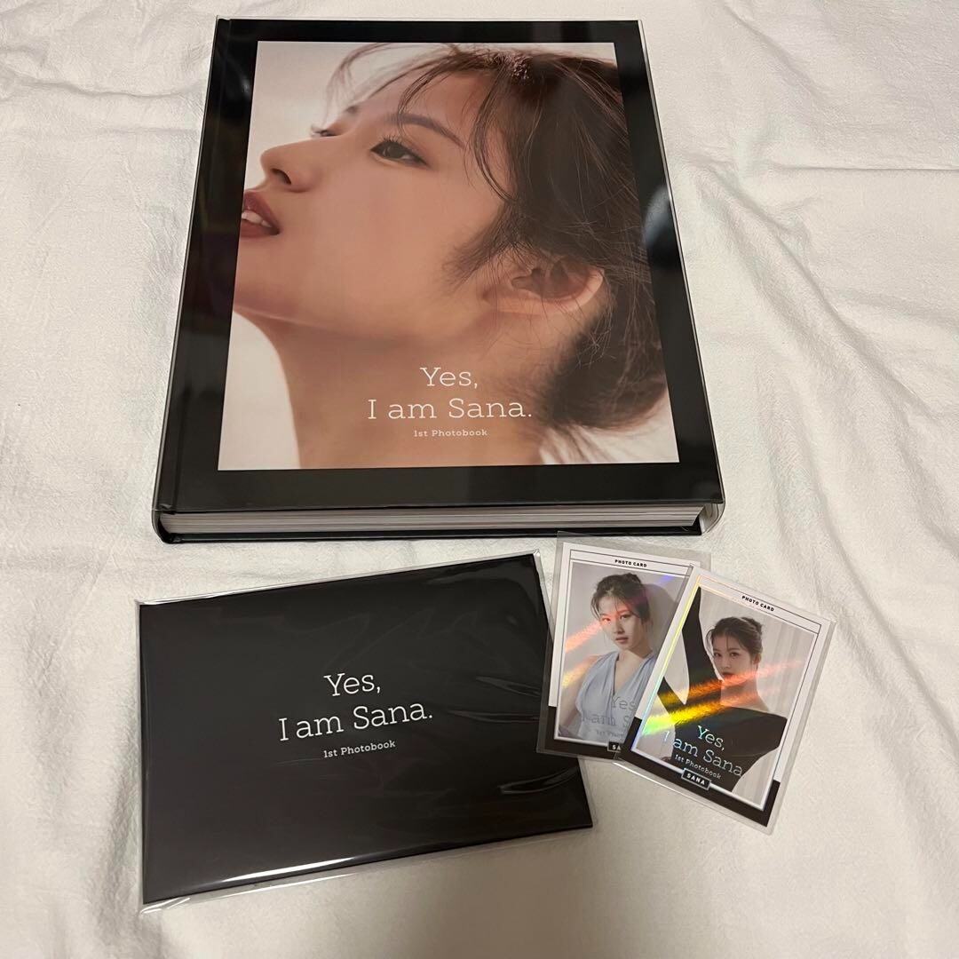 Twice Sana 1st Photobook Yes, I am 2021 Black Version Twice Sana 1st Photobook Yes, I am 2021 Black Version