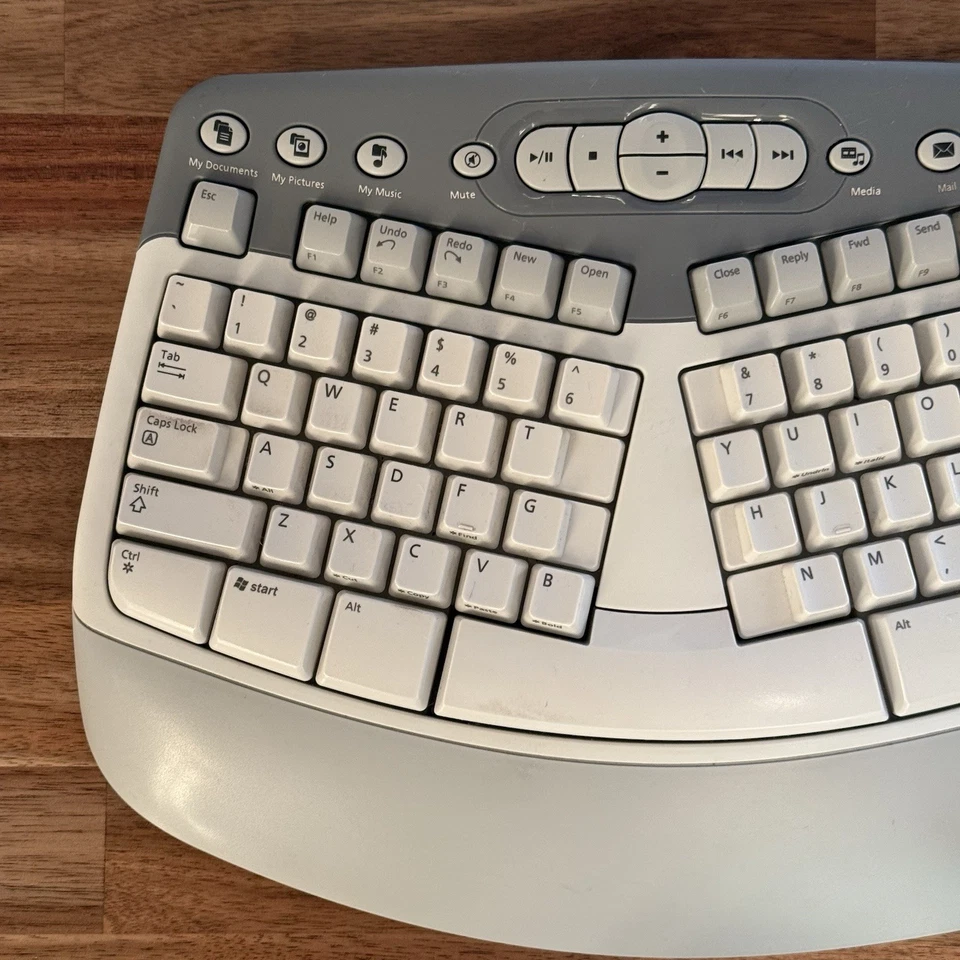 Microsoft Natural Multimedia Keyboard Ergonomic 1.0A Model RT9470 Wired Ps2 - Image 3 of 4