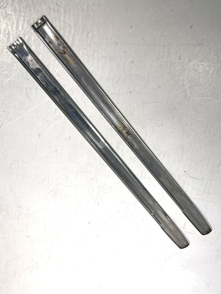 Harley Panhead Hydra Glide front fender side trim strips with clips 1949-1956 Foto 3 de 4