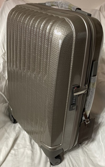 Hartmann Innovaire Global Carry-On Spinner 20" Champagne Hard shell 4.5lb $559 Hartmann Innovaire Global Carry-On Spinner 20" Champagne Hard shell 4.5lb $559