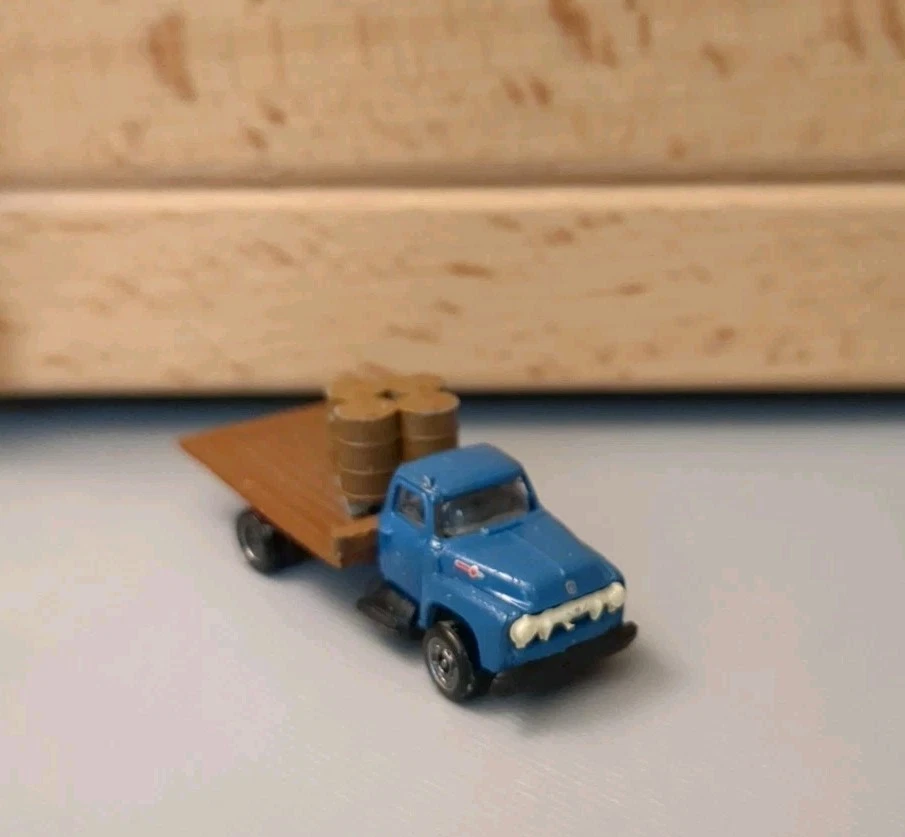 Ford Flatbed Classic Metal Works azul 1954 com carga escala N - Imagem 2 de 4