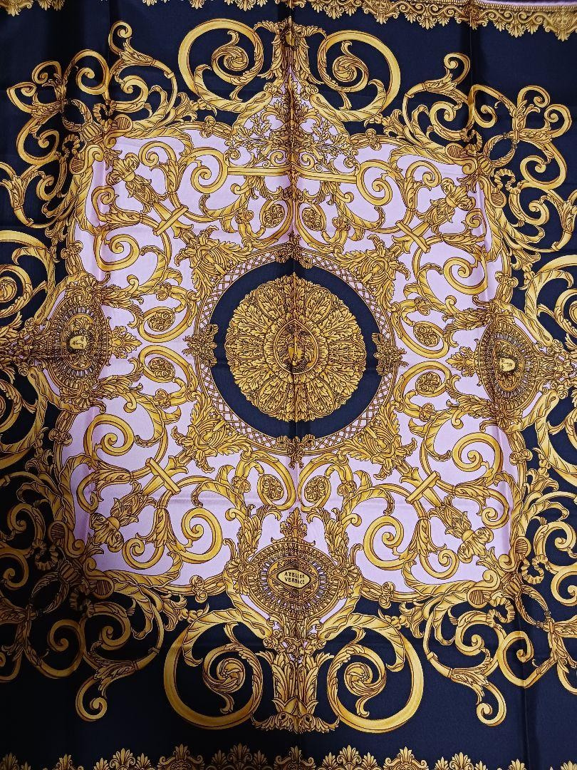 VERSACE 大判スカーフ 85×85 Atelier Versace large scarf Silk 85cm 33″ Scarf logo pink