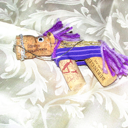 HORSE ORNAMENT- WINE &/or CHAMPAGNE CORK &/or PLASTIC (H) - Picture 3 of 3