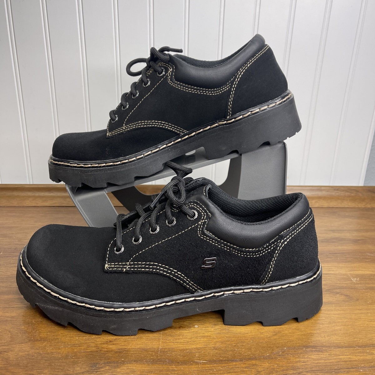 womens suede skechers