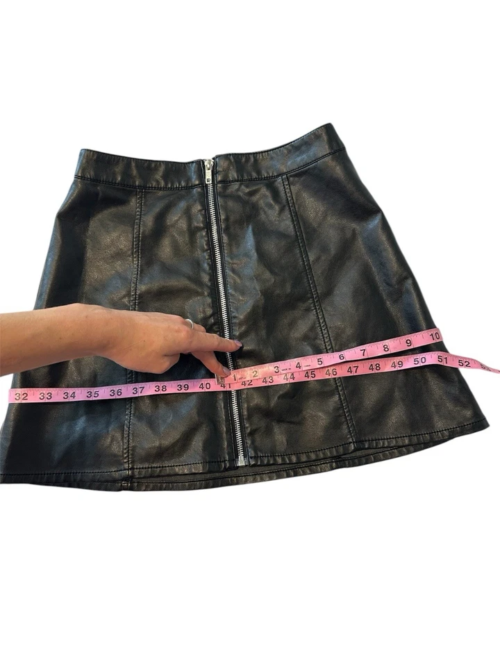 Minifalda de cuero sintético talla 6 (mediana) - plisada - marca dividida Foto 2 de 4