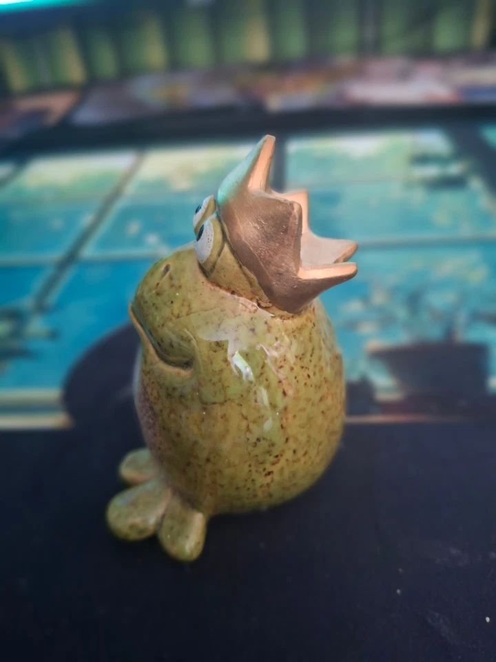 Froschkönig aus Steingut grün - Bild 3 von 4
