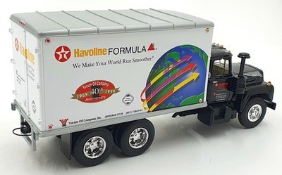 First Gear 1/34 Scale 18-2494 - Mack R-600 Straight Truck - Texaco