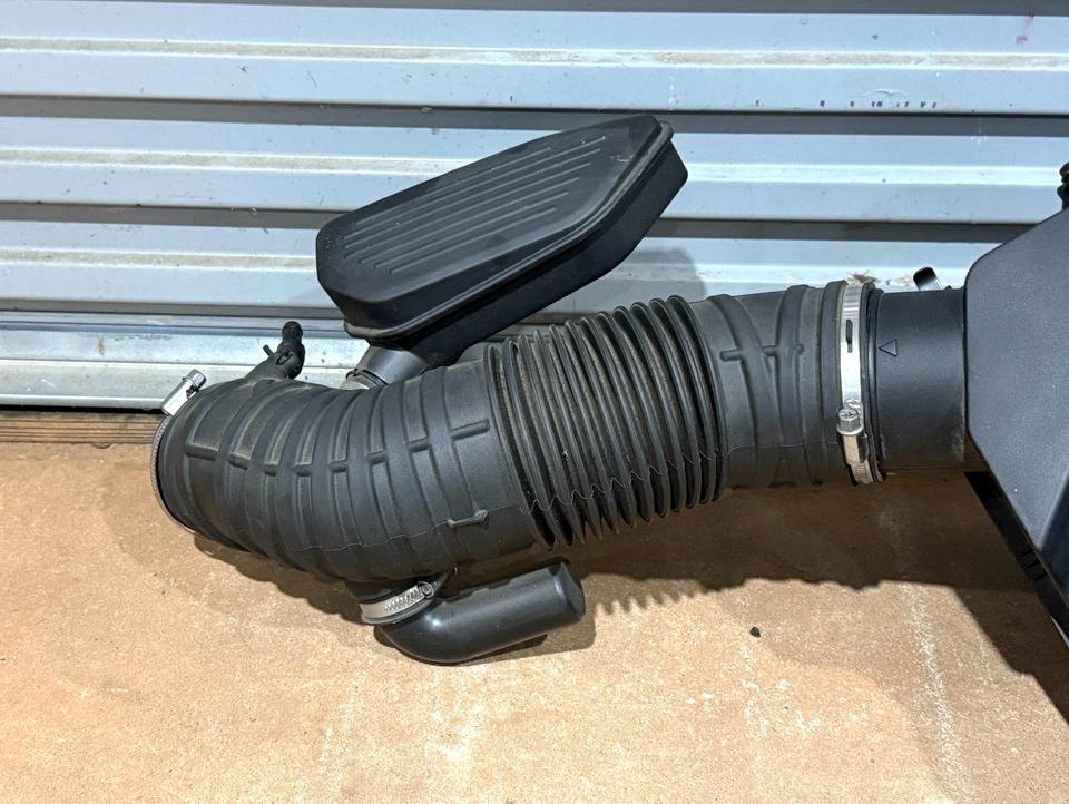 Caja limpiadora de admisión de aire motor 15-17 Hyundai Genesis G80 sedán 3,8 L PO40 OEM Foto 2 de 4