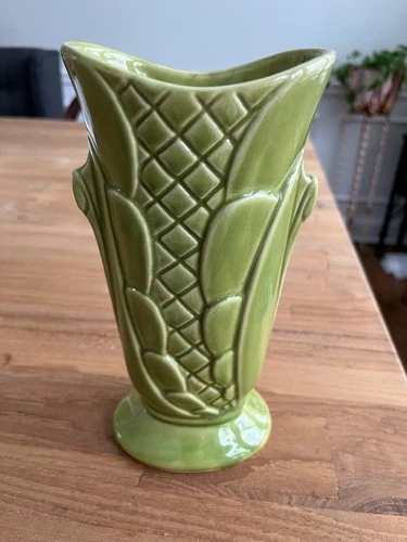 1940's Shawnee Pottery Line green Pea vase