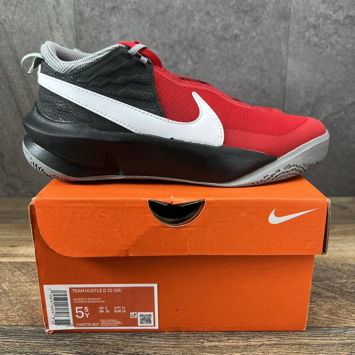 Nike Team Hustle D 10 GS Size 5.5Y Size 7 Womens University Red