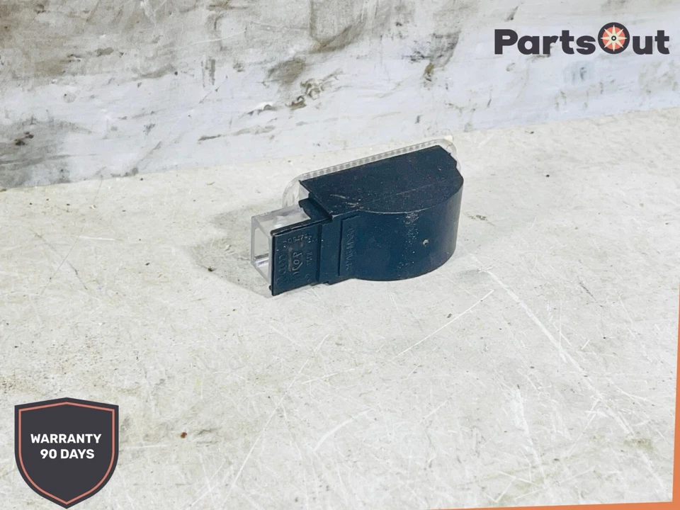 Luz de cortesía puerta delantera izquierda Audi A6 2005-2008 094741 OEM Foto 4 de 4