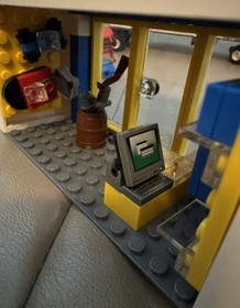 LEGO CITY: Toys R Us Truck ~ 7848 ~ 100% Complete w/Manual - Retired ~ Ltd. Ed.