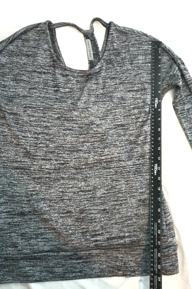 Camisa de yoga Athleta Pose en capas espalda abierta manga larga talla XS gris jaspeado espalda en T Foto 4 de 4
