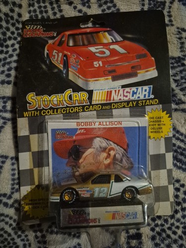 Bobby Allison #12 Generico Miller High Life 1988 Buick Regal 1:64 Nuovo Scatola Dmg - Foto 1 di 7