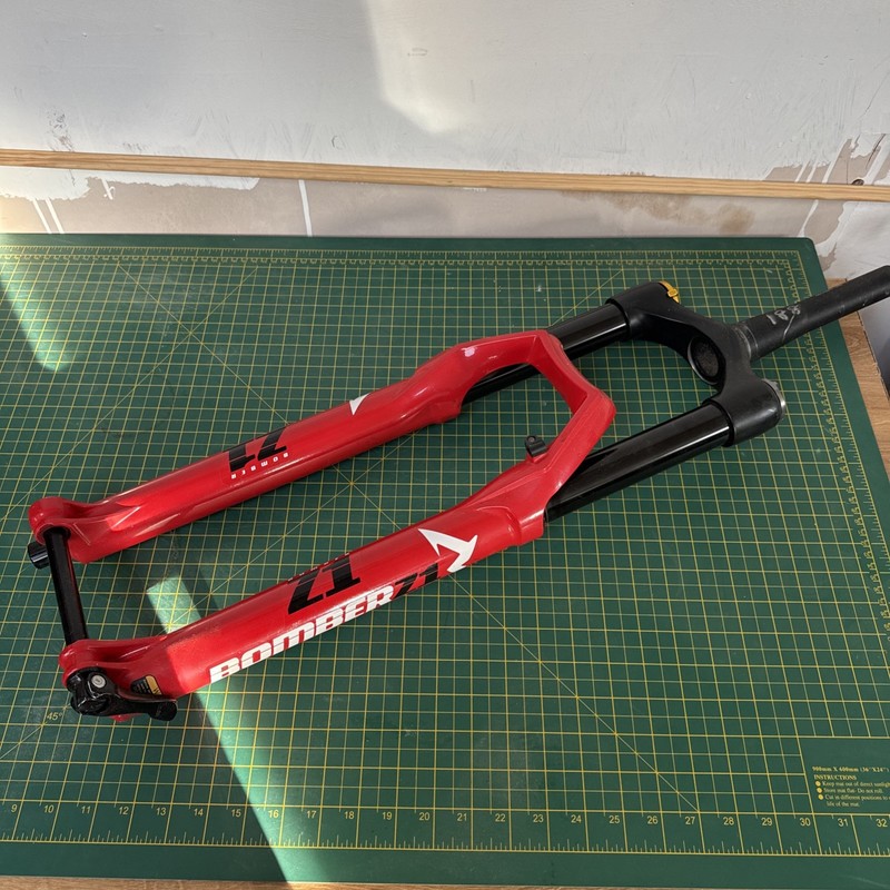 Marzocchi Bomber Z1 Air Fork 29” 170mm DS2S Boost 15x110 Tapered MTB Red
