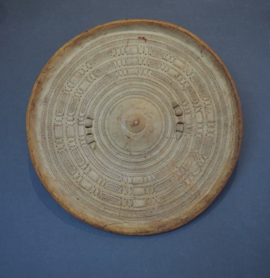 EXCELENTE ANTIGUO ARTE TRIBAL SOMALÍ DE AFRICANO ORIENTAL DECORADO ESCUDO DE PIEL PINTADO Foto 3 de 4