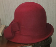 Vintage Style Red Wool Felt Cloche Hat with Bow - Retro 1920s Flapper Look