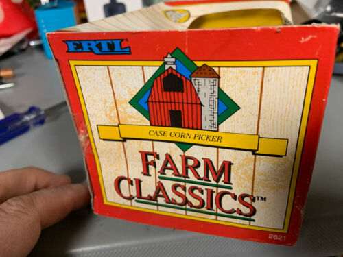 Ertl Farm Classic Case Corn Picker 1:43 Replica #2621 - Picture 4 of 8