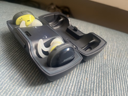 Bose SoundSport Free In Ear Wireless Headphones - Midnight Bose SoundSport Free In Ear Wireless Headphones - Midnight