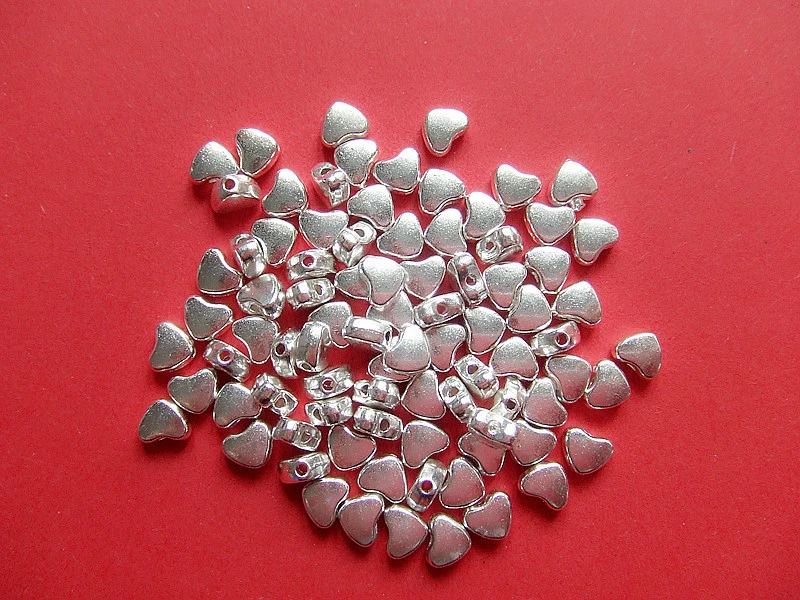 25pz perline metallo Cuore spacer separatori 5x6mm colore argento chiaro