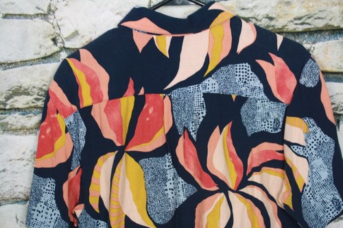 VOLCOM Hawaiian Shirt Modern Fit Bold Geo Floral Pattern Cotton Viscose Large - Picture 9 of 9