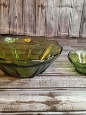 VINTAGE ANCHOR HOCKING SWEDISH MODERN 2PC AVOCADO GREEN GLASS CHIP AND DIP SET