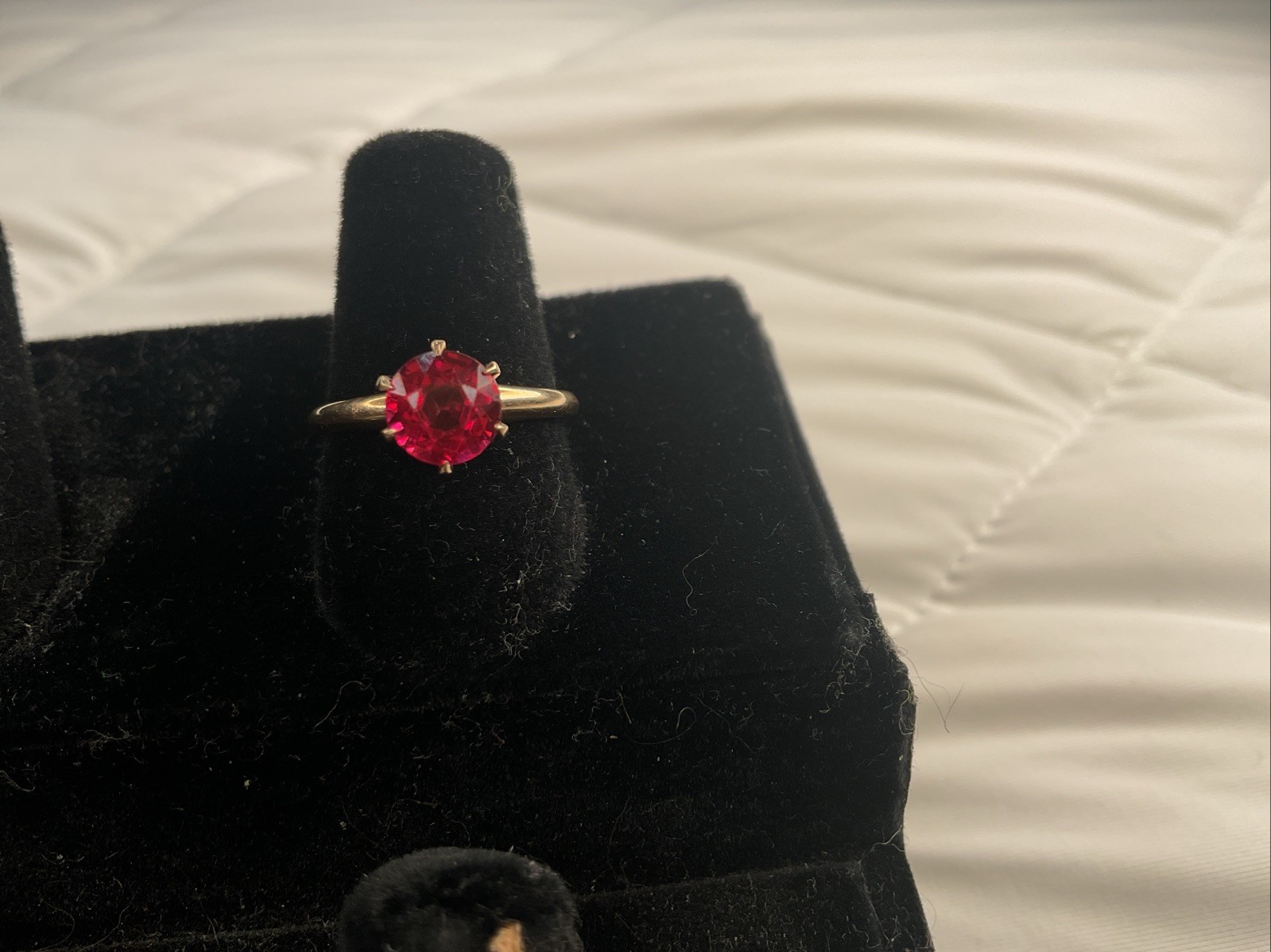 10 k yellow gold Large Ruby solitaire Surrounded … - image 6