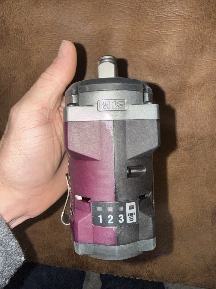 定制 Milwaukee M12 1/2 Stubby 冲击起子! 仅半紫色/黑色工具 — 第 3/3 张图片