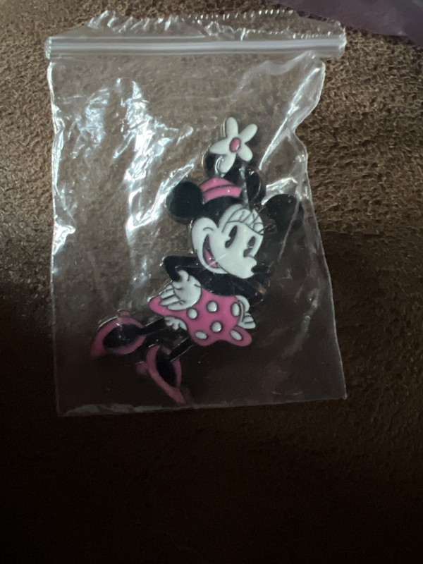 Disney Parks Mickey Trading Pin Minnie Mouse Character Pink White Authentic