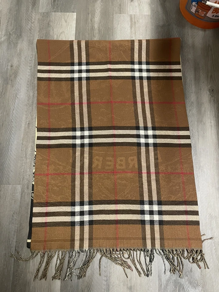 Bufanda de cachemir reversible Burberry Knight Foto 3 de 4