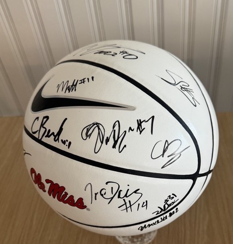 2024-25 OLE MISS REBELDES EQUIPO FIRMADO BALONCESTO SEC NIKE MISSISSIPPI - Imagen 2 de 8