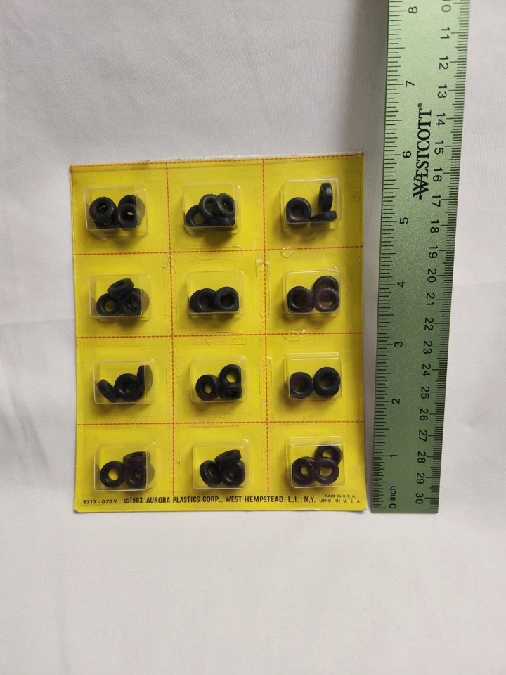 Aurora Thunderjet Tjet 1963 neumáticos nuevos piezas de servicio 8313 - ¡Nuevo en paquete blíster!! Foto 2 de 2