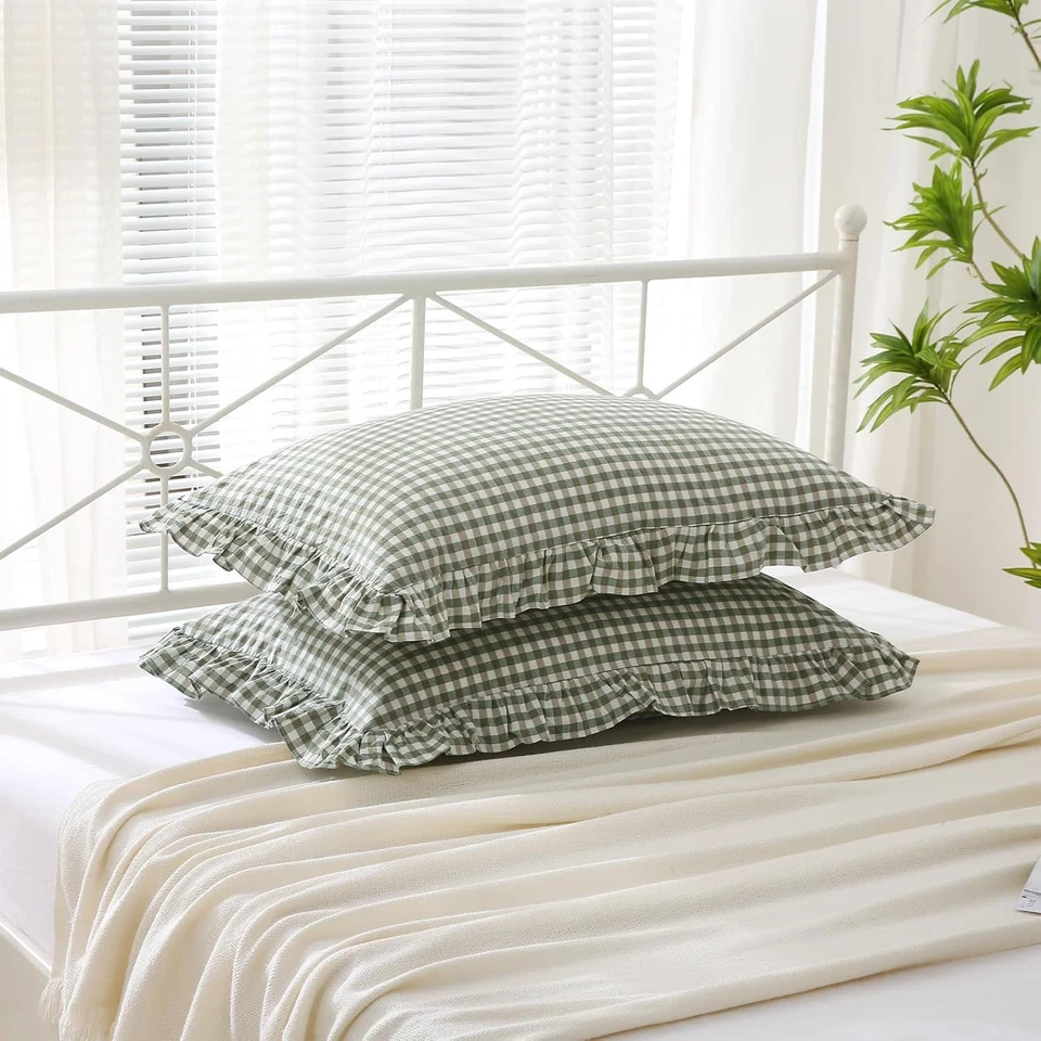 Paquete de 2 fundas de almohada con volantes a cuadros verde salvia y blanco tamaño king de 20x36 pulgadas Foto 3 de 4