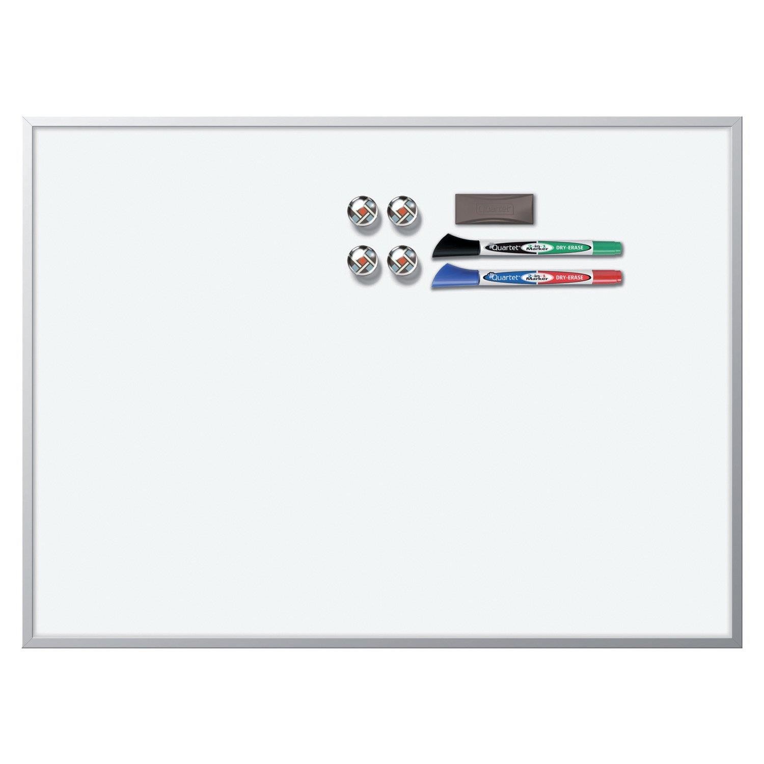 Tableau blanc magnétique Quartet Nobo dans la cuisine pour organiser le planning de la famille