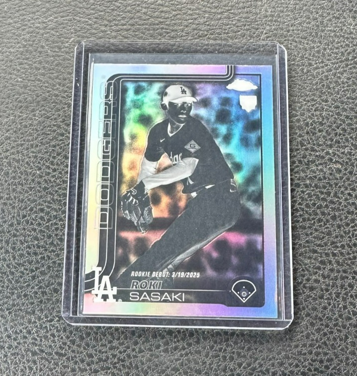 2025 Topps Chrome Update Roki Sasaki RC Rookie Debut Negative Refractor