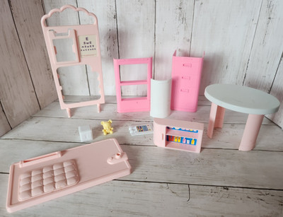 1995 Barbie ''So Much To Do!'' Baby Care Center Doctor Doll Size Set INCOMPLETE