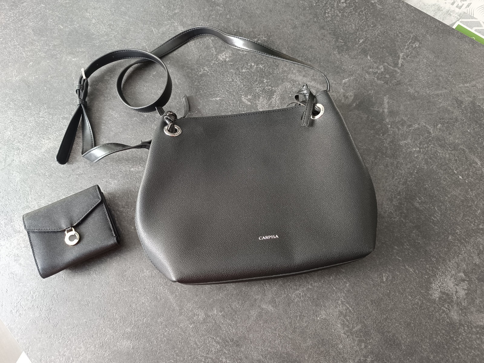 Borsa Nera Carpisa NUOVA + portafoglio coordinato
