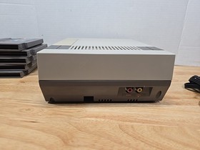 Nintendo NES Console 5 Games. Mario 1, 2, 3, Tetris Zapper New 72 Pin Connector 