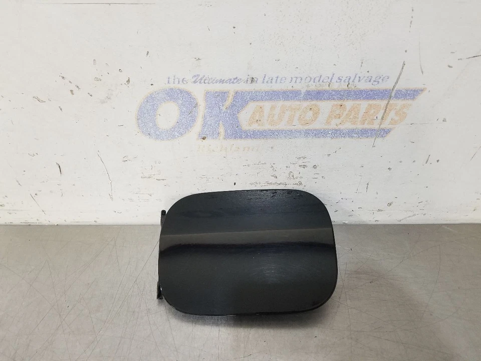 05 2005 LEXUS LS430 FUEL FILLER DOOR BLACK - Image 2 of 4