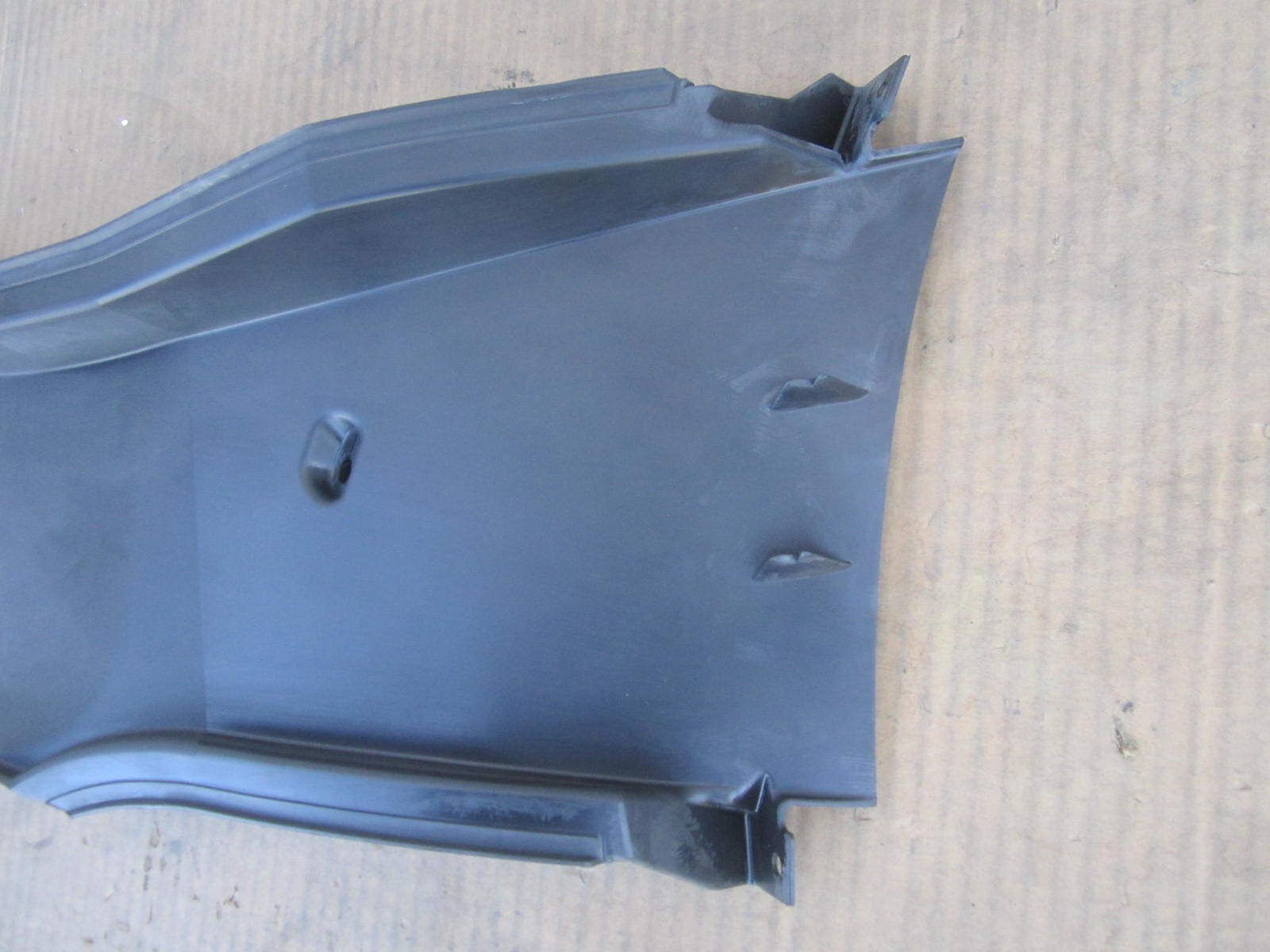 os21019 BMW i8 BASE 2014 2015 2016 2017 Front LH Air Duct Lower OEM